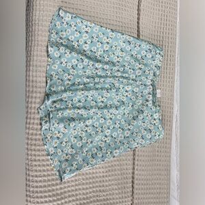 New silk floral skirt. In perfect condition no snags, rips, stains!